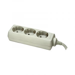 Base con toma de tierra, 3 salidas, con 1,5 m. cable 3x1,5mm 16 Amp. blanca